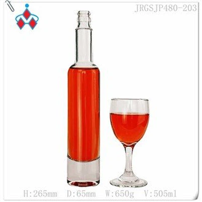 Sticlă de vodcă goală